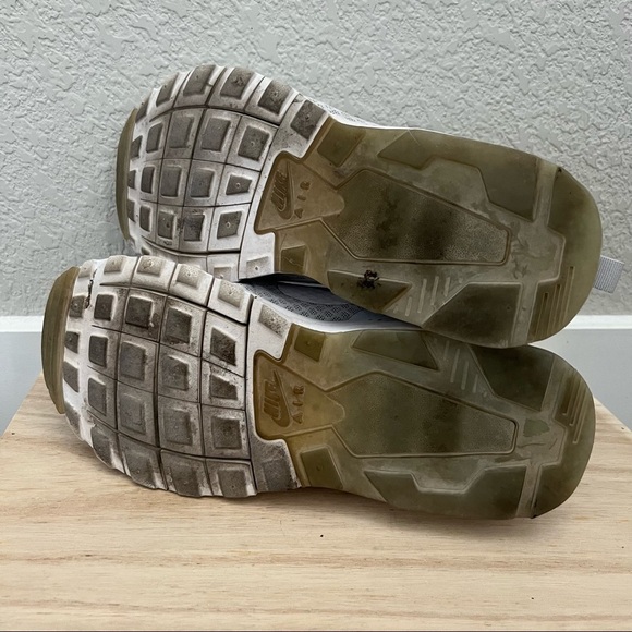 Nike White Gray Air Max Motion Lace Up Sneaker 7 - Picture 7 of 7